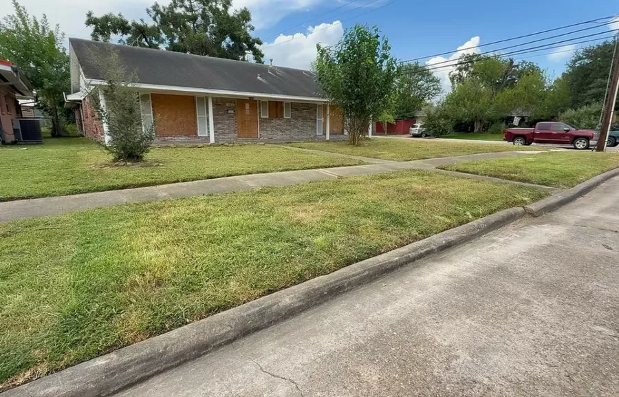 Green, mowed corner lot with crisp edging after treatment