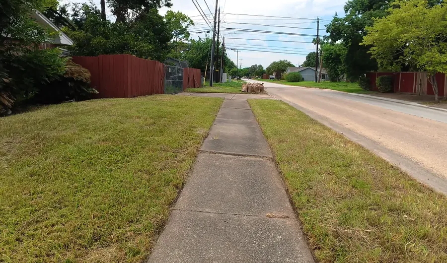 Mowed lawn with clean edges and neat beds after treatment